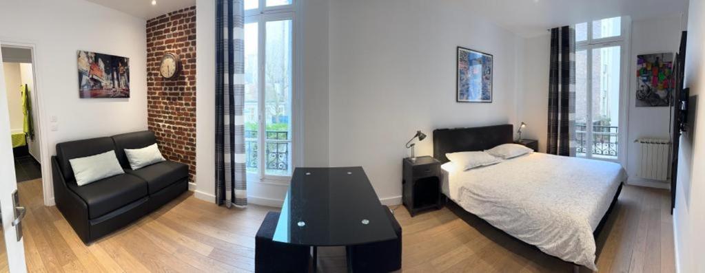 Gorgeous Paris Eiffel Tower Apartment Exterior photo