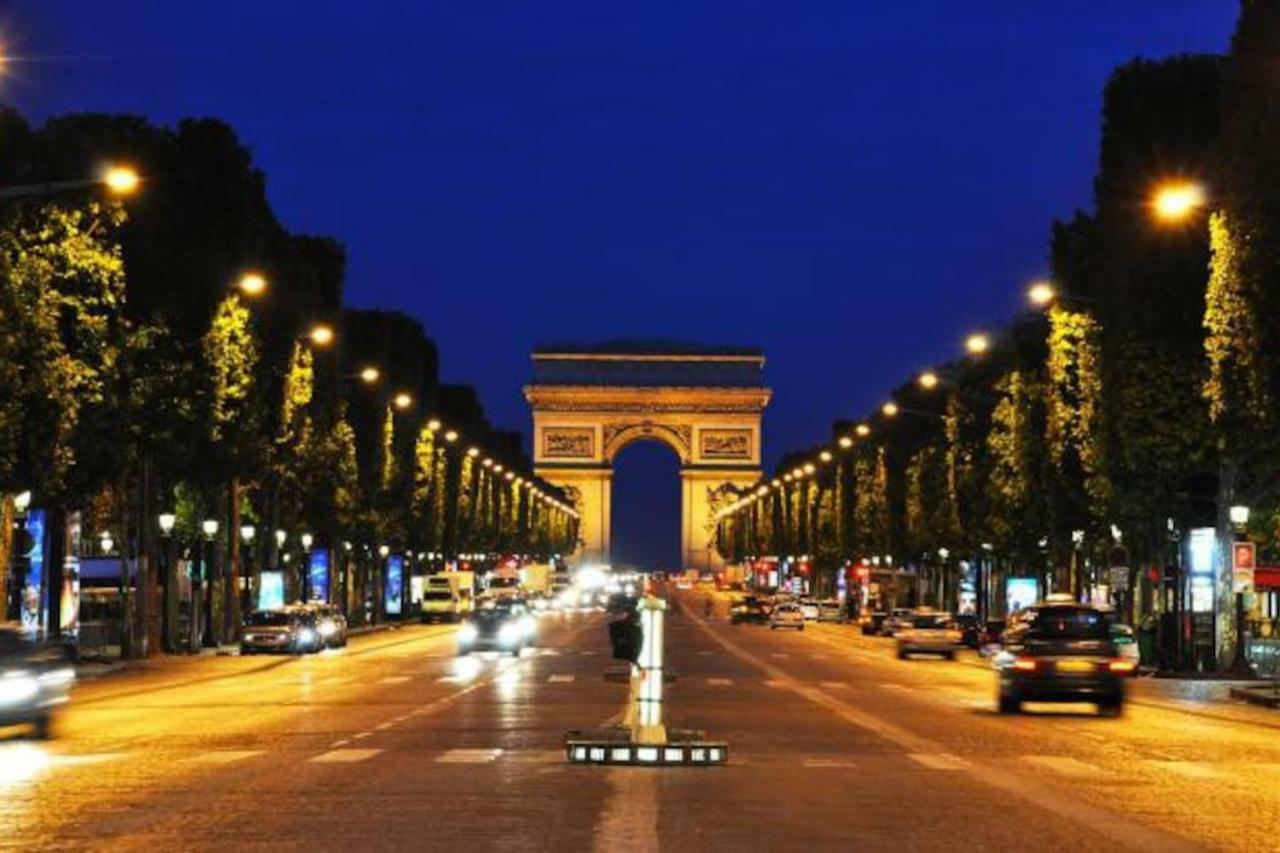 Gorgeous Paris Eiffel Tower Apartment Exterior photo
